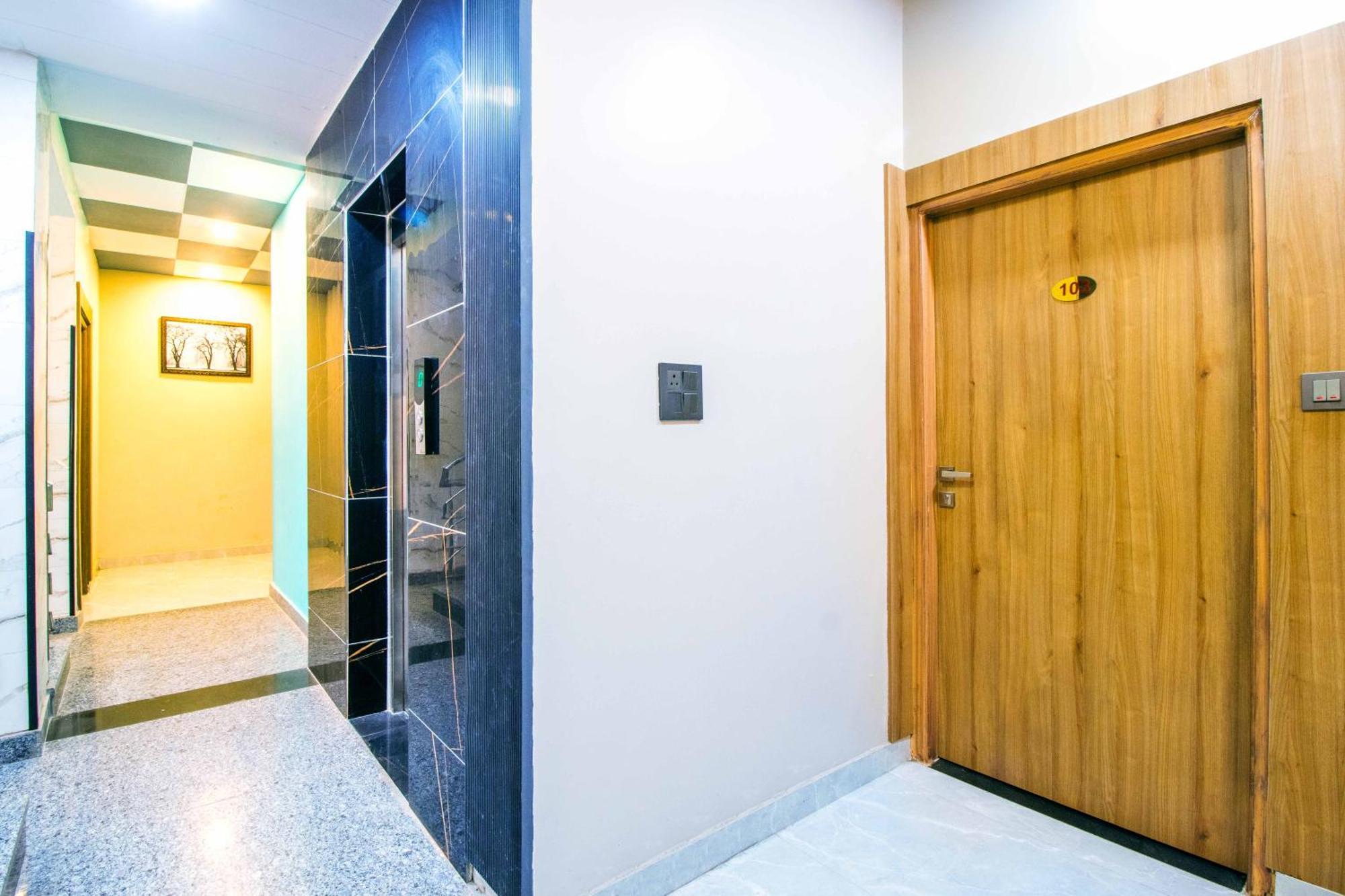 Treebo Elite Corporate, Sector 62 Hotel Noida Exterior photo