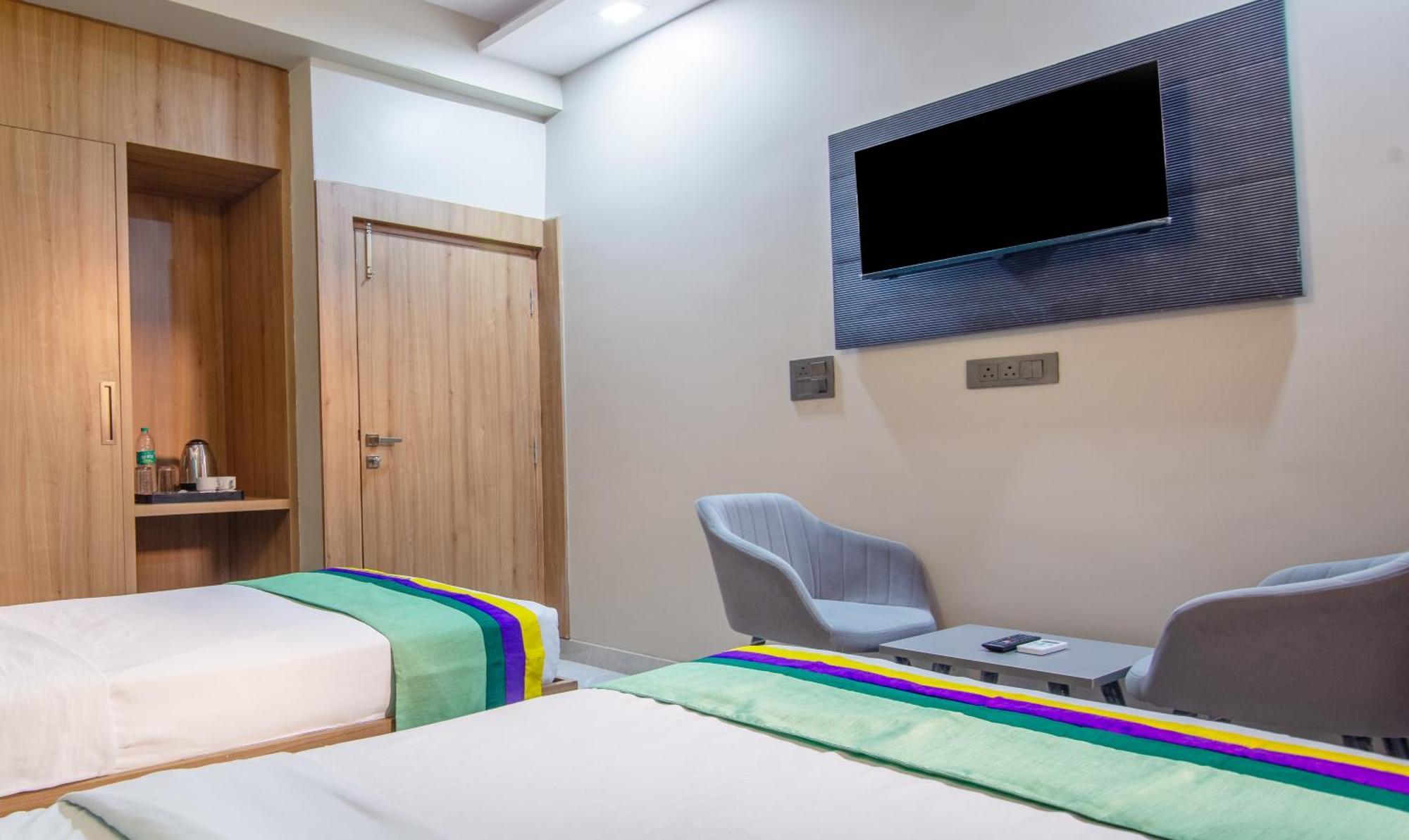 Treebo Elite Corporate, Sector 62 Hotel Noida Exterior photo
